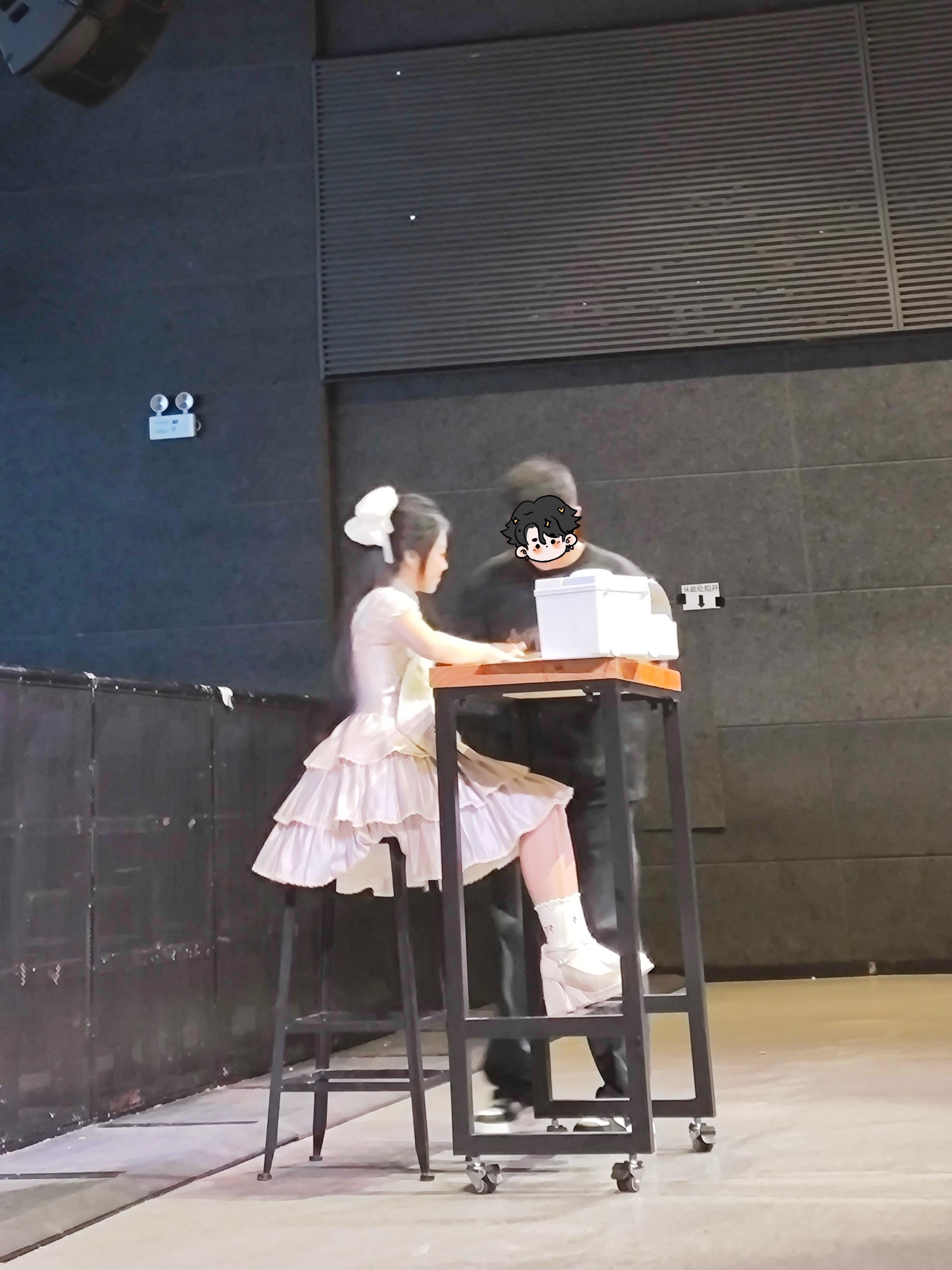 真的这么显小吗……哈哈……哈…