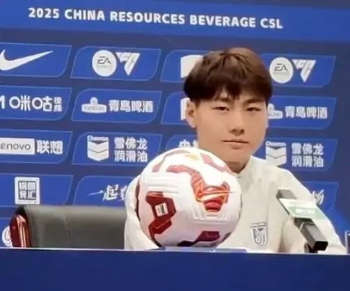 毛伟杰：我和朱鹏宇希望去踢U21联赛，帮助球队冲乙北京时间11月21日，在中超第