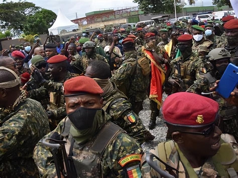 尼日尔首都尼亚美爆发兵变，叛军冲击空军基地、总统府以及国家广播电视台，经过近二十