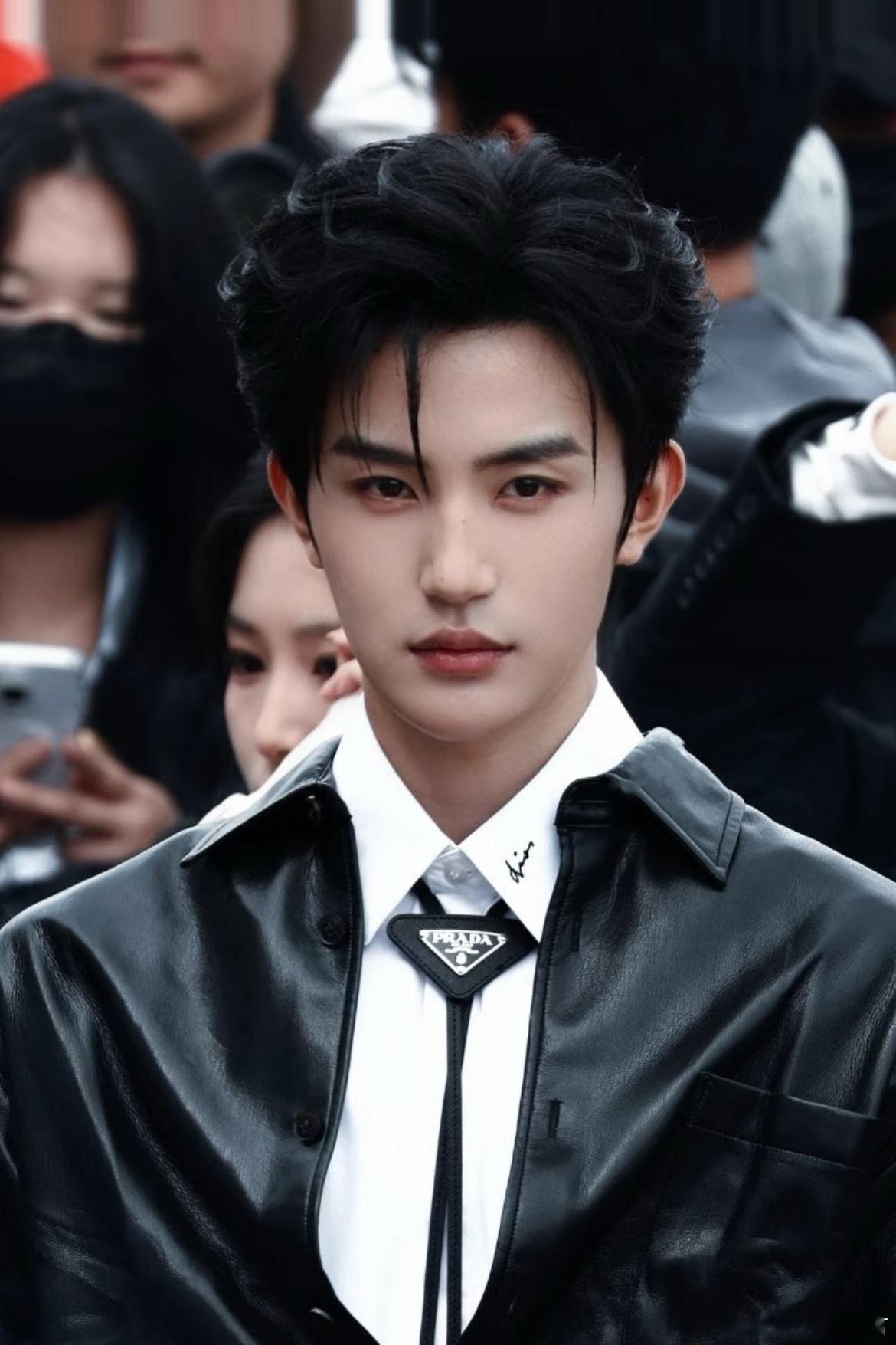 芒果TV青春剧《如果明天下雨》主演：张翅、徐梦洁题材：现代/青春/爱情/成长导演