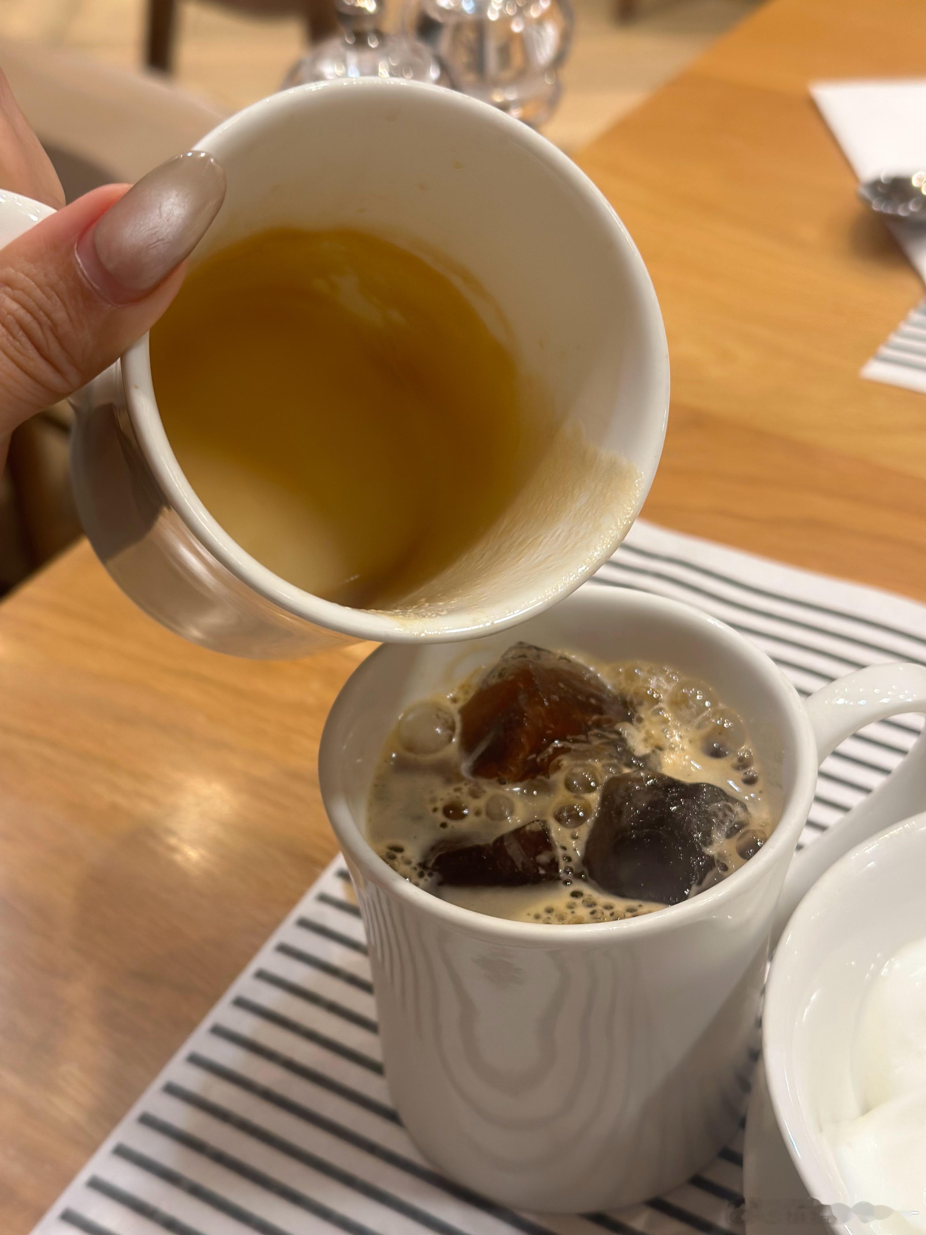 霜霜の日常碎碎念   早餐做了一个违背祖先的决定：2 Shots浓缩再要了一杯冰