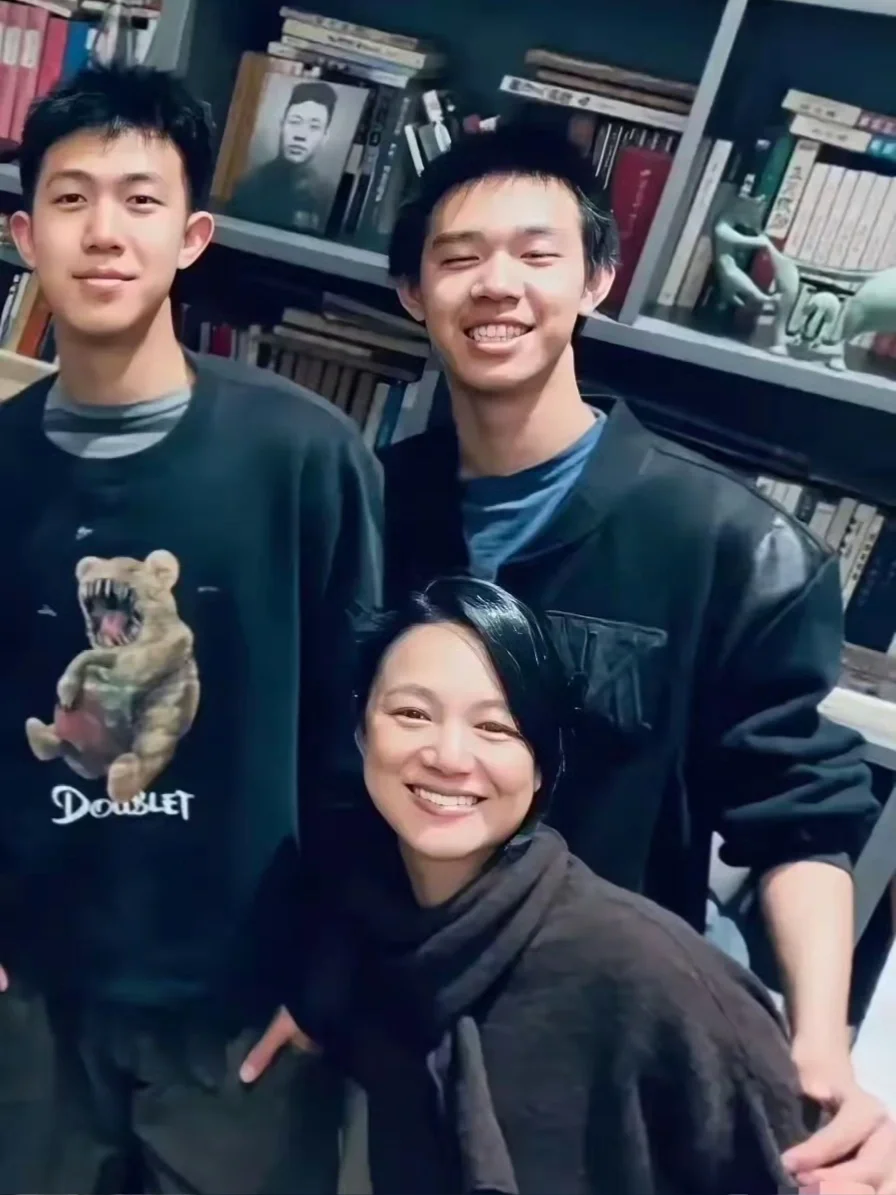 姜文俩儿子
