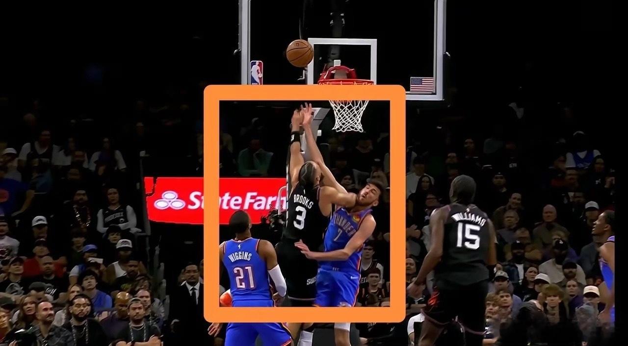 太阳恶汉狄龙-布鲁克斯真是太狠了！在今天太阳主场迎战雷霆的比赛中，当时比赛进行到