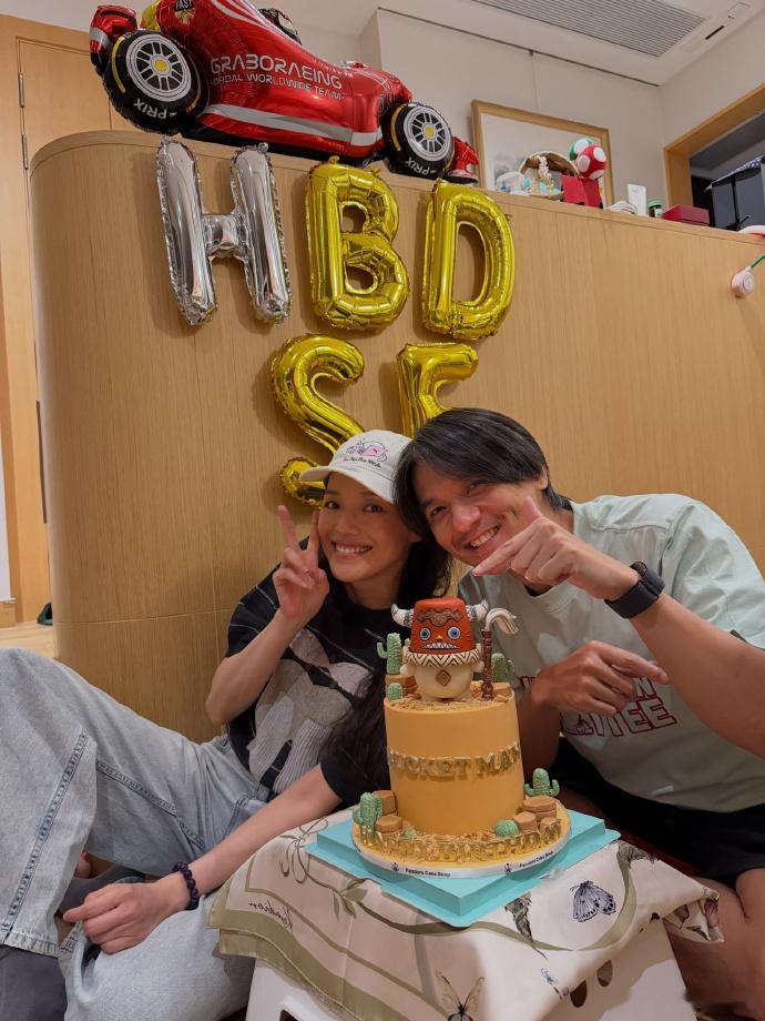 舒淇为冯德伦庆祝52岁生日 舒淇为冯德伦庆祝52岁生日，两夫妻真是十年如一日的甜