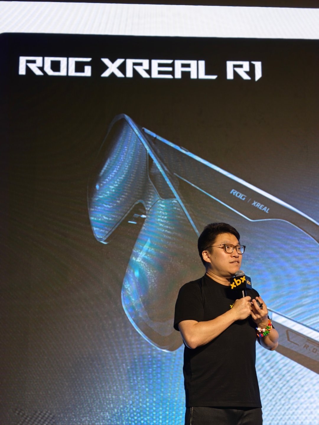 XREAL和ROG的这个R1眼镜，谁能送我一个啊，我是游戏佬啊，我不会搞瑟瑟，我