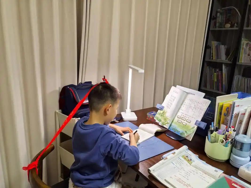 在职教师补课，何罪之有？

教师：我出卖的是体力与知识，你支付给哟劳动报酬，这是