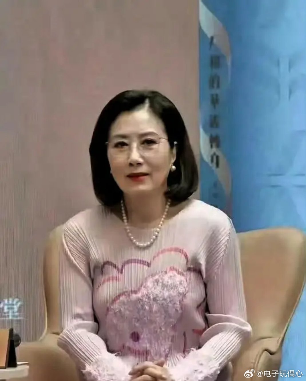 你敢相信这是快80岁的汪明荃？看起来好像40岁，这状态真好 