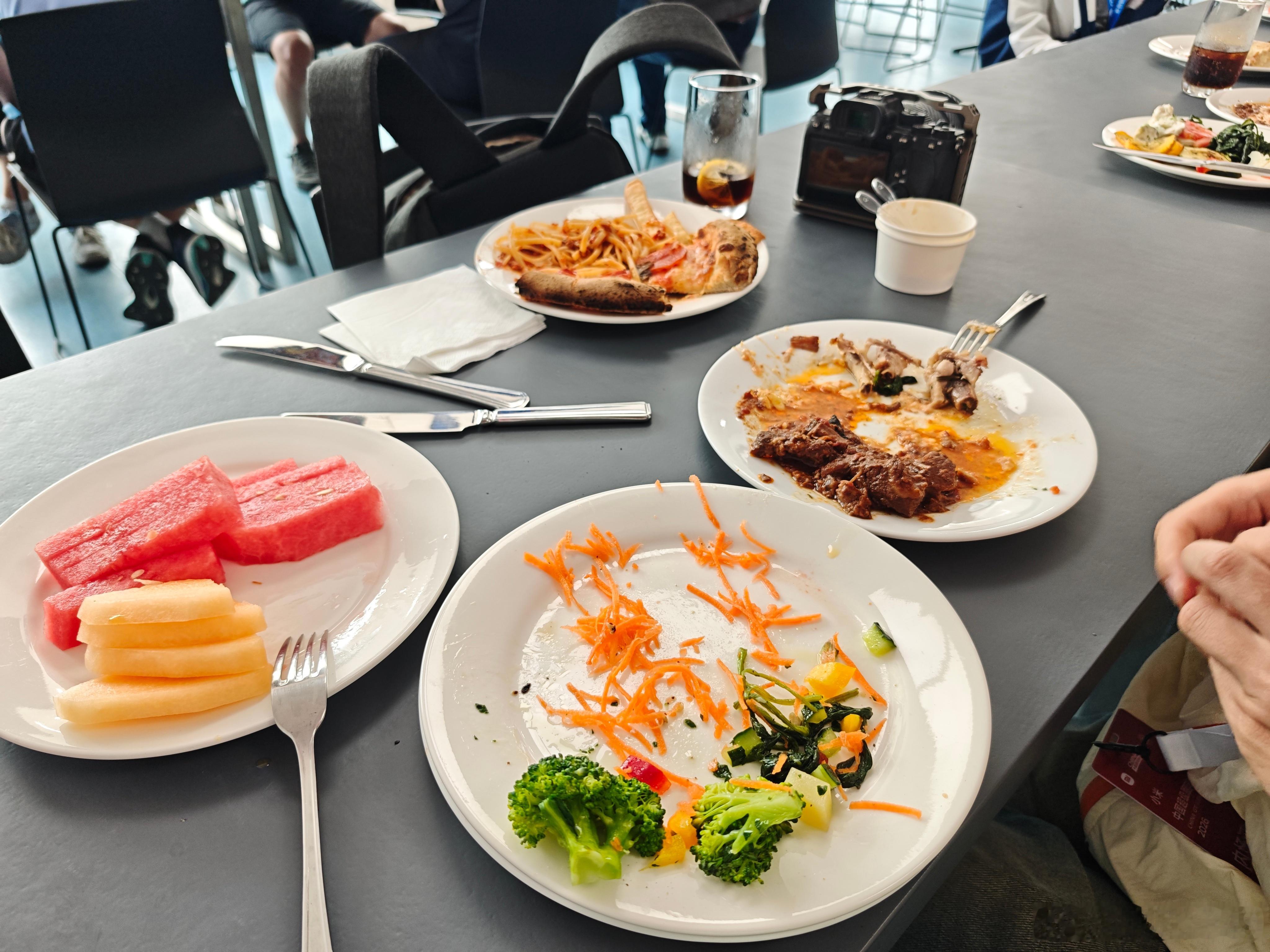 汽车圈的吃饭博主人家都在看比赛，就我俩狂炫小米·中国超级跑车锦标赛 宁波·宁波国