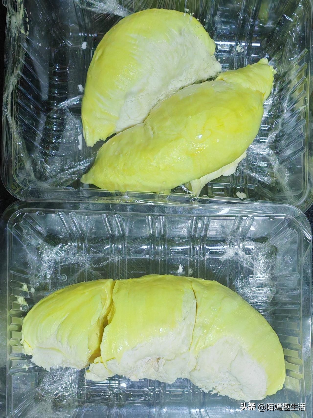 终于还是食欲打败了自律！
爱自己的方式之一：满足口腹之欲！
我特别喜欢吃榴莲，但
