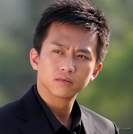 本文关注下好久没啥大新闻和关注度的邓超。
说实话，现在好像很难对邓超进行定位了。