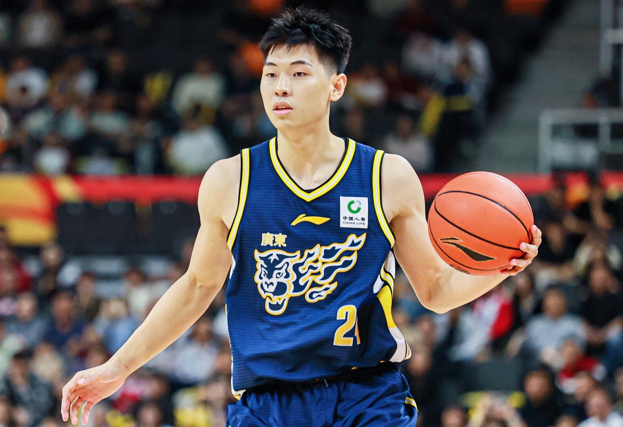 徐杰：崔哥，你这这防守无处不在啊？？？上来就是那种激情感染了全队。
崔永熙：首秀