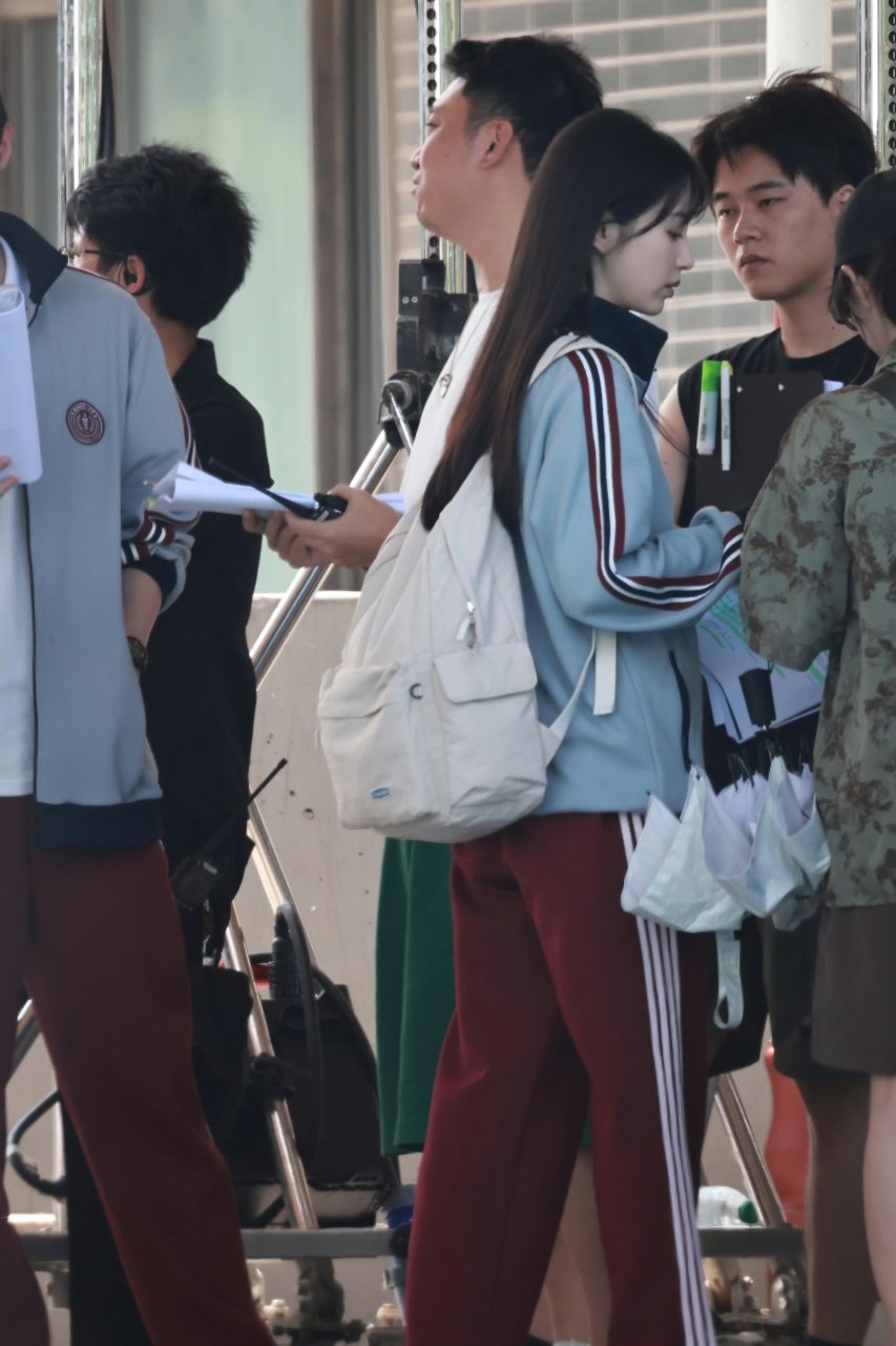 田曦薇校服造型路透田曦薇天才女友校服造型！ ​田曦薇天才女友校服造型来啦 ​​​