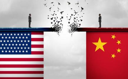 如今世界出现了两个区域，一个是东方的蓬勃发展，一个是西方的动荡不安。
 
东方的