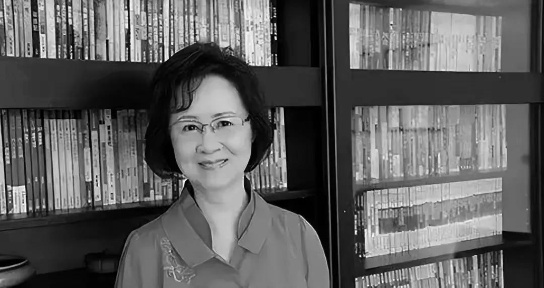 悼琼瑶

文／李海平

琼瑶仙逝天地惊，两岸悲歌动人情。
文墨飘香传万古，影视璀