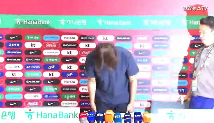【洪明甫发布会现场鞠躬谢罪】李在明要调查韩国队出局原因直播吧06月28日讯 韩国