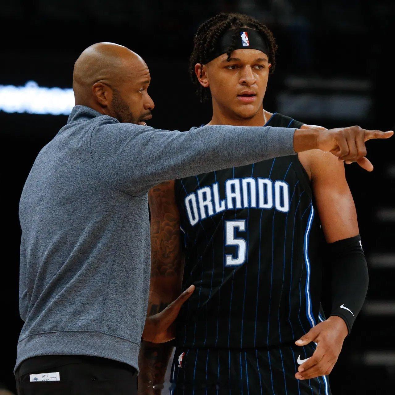 班凯罗和主教练贾马尔·莫斯利之间日益加深的隔阂引起了魔术队内部的担忧。 