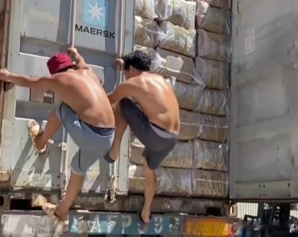 广东揭阳，有这样一位90后小伙，他选择了一条不同寻常的职业道路——外贸集装箱装柜