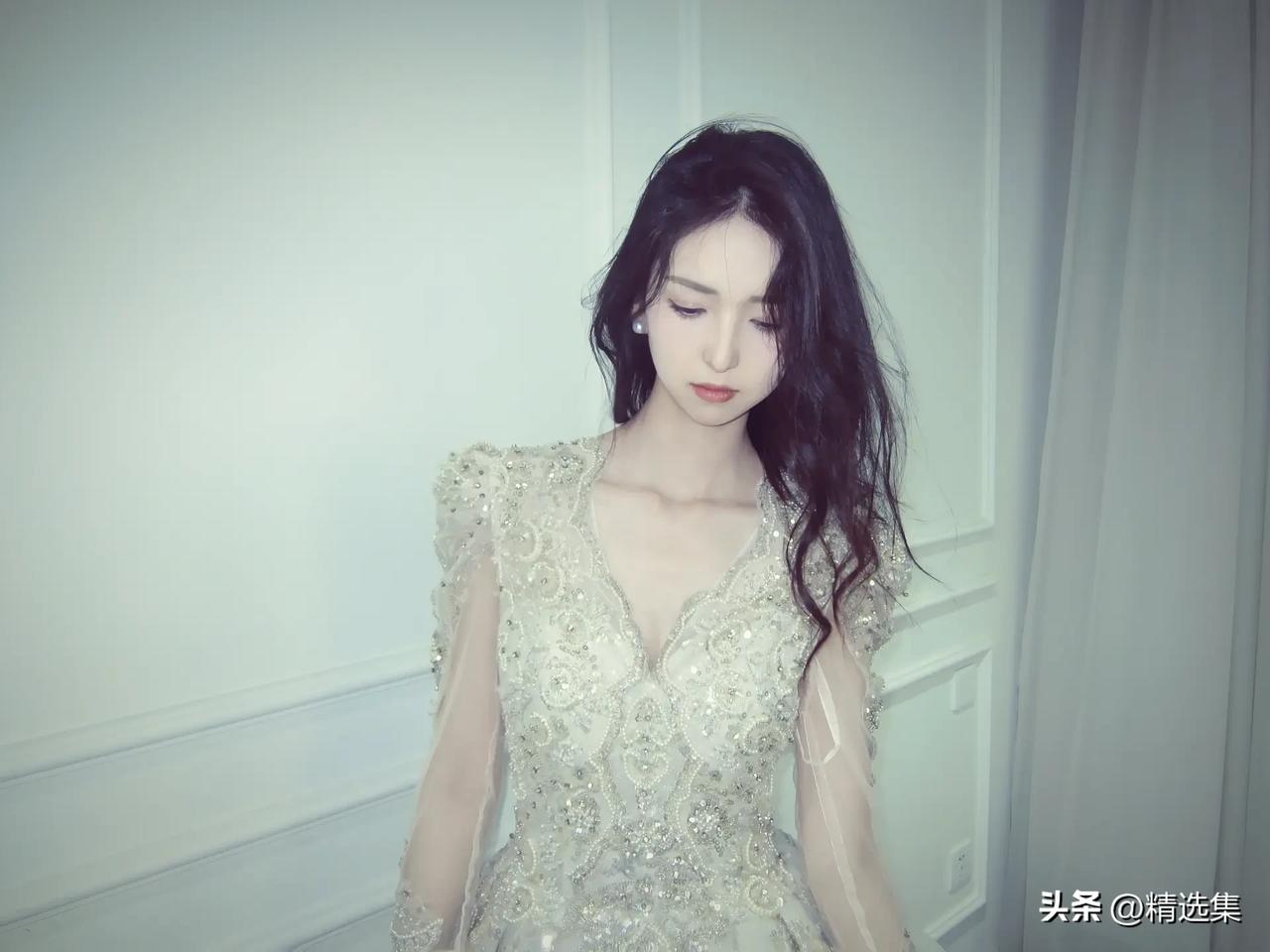 轻纱遮面，玉骨冰清。