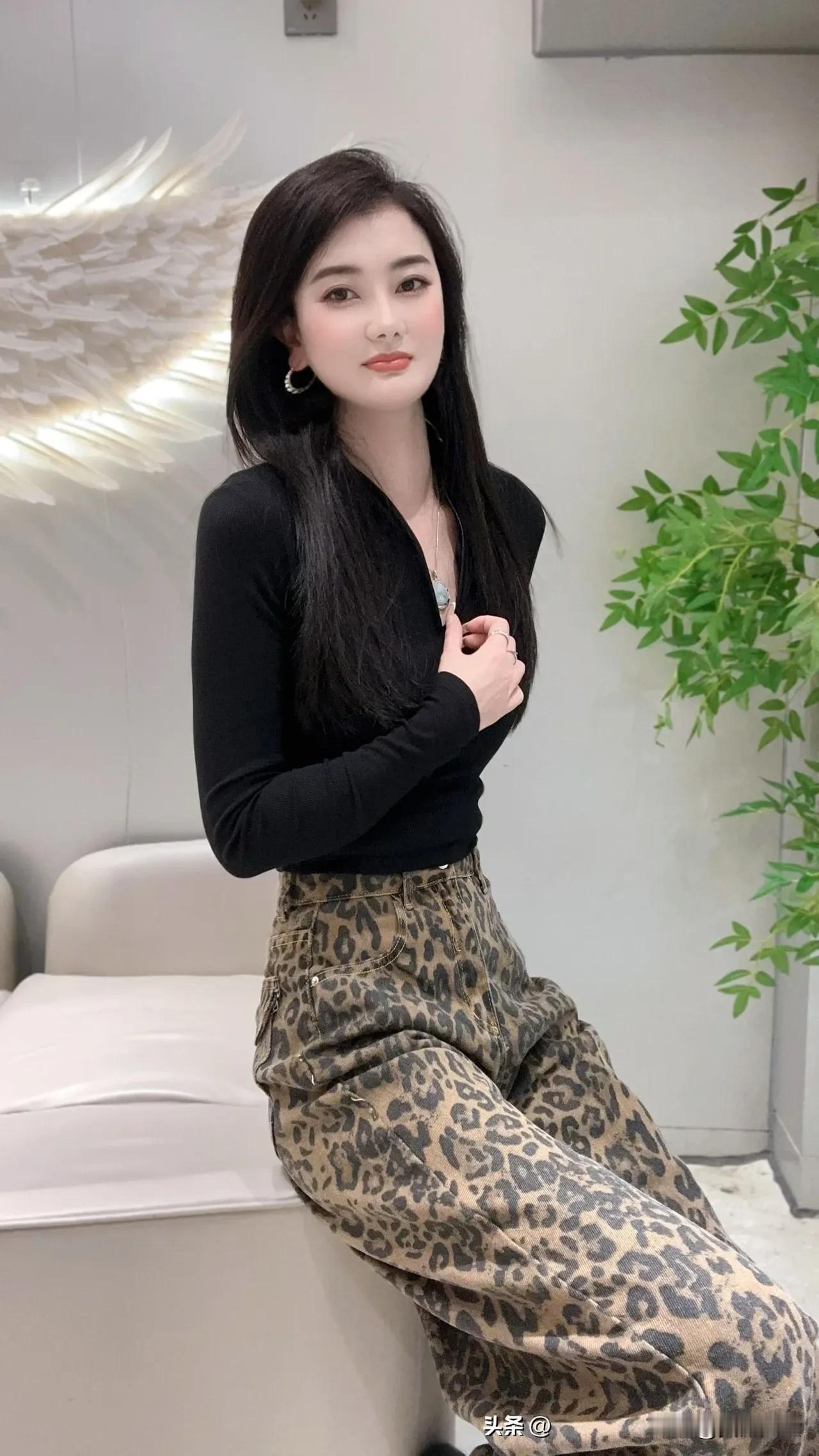 驱车一个多小时
躲开人潮
我在青浦找到了一座活着的水乡
被时光遗忘的温柔