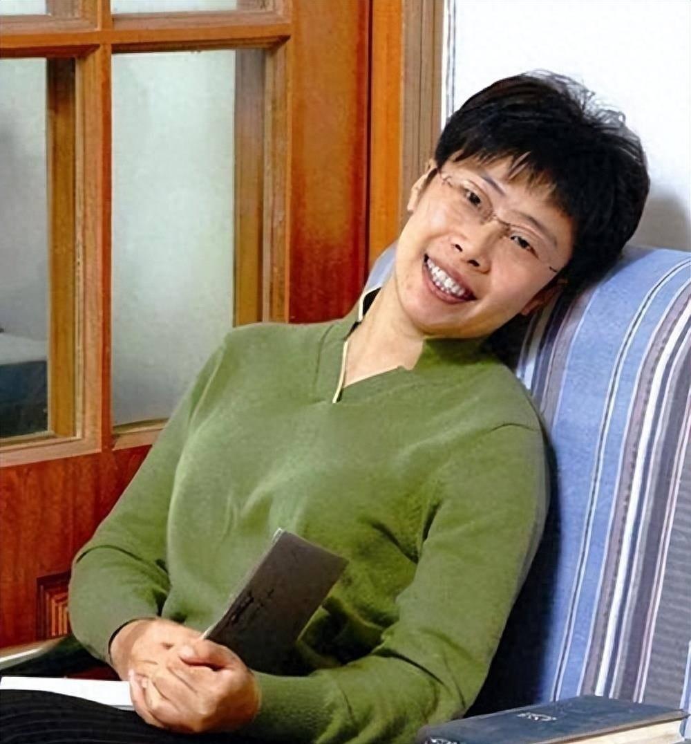我坚定地支持你！一个人生活确实能免去不少诸如家庭关系处理等麻烦事，这样挺好的！ 