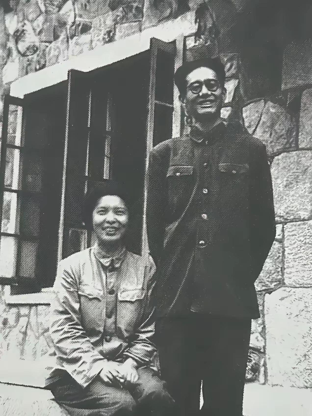 这是38岁的龚澎和39岁的丈夫乔冠华的真实样貌，这可不是剧照，那时龚澎去朝鲜探望