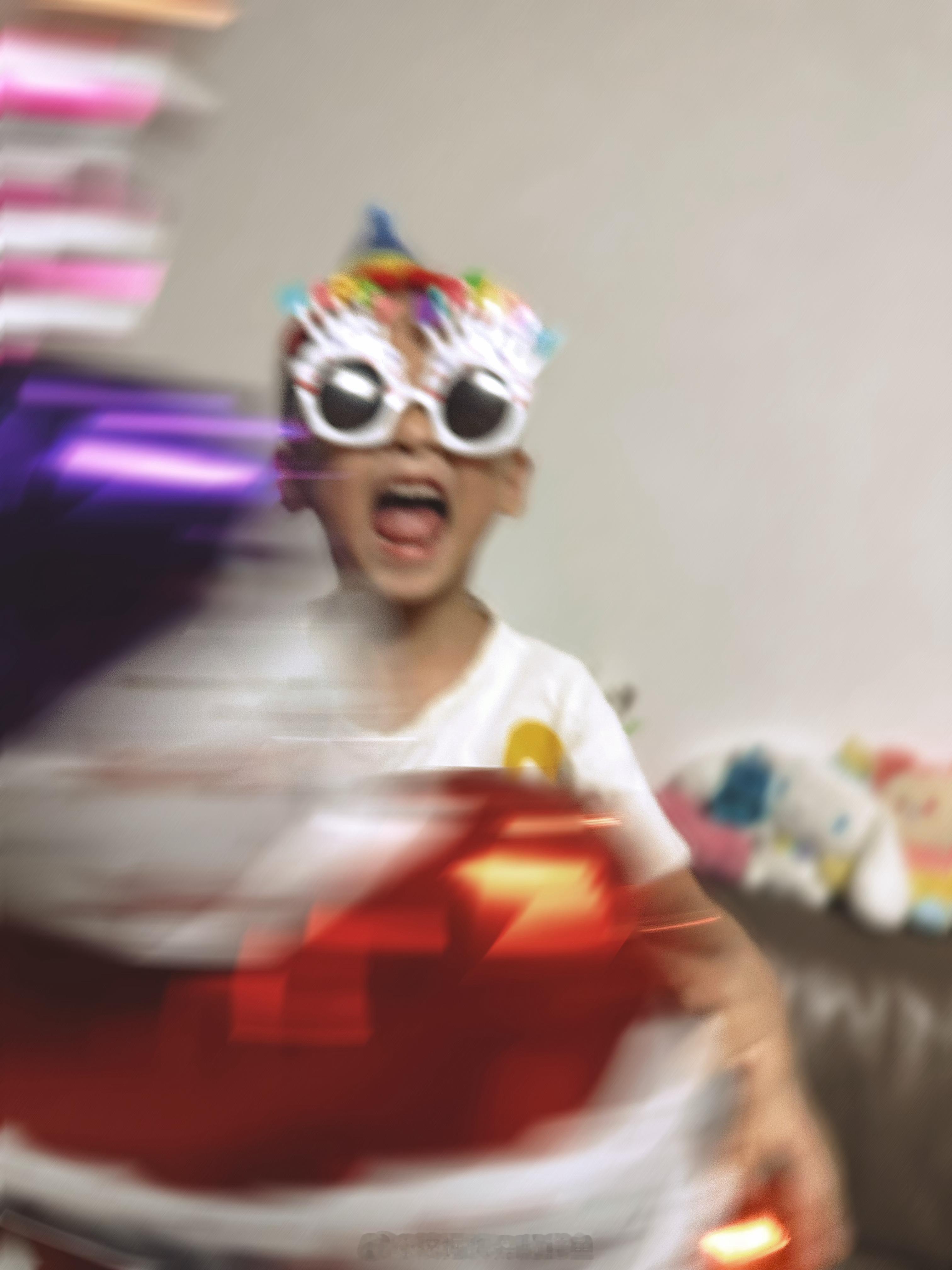 到了搭高铁不能免费的岁数咯生日快乐噢，我的宝子