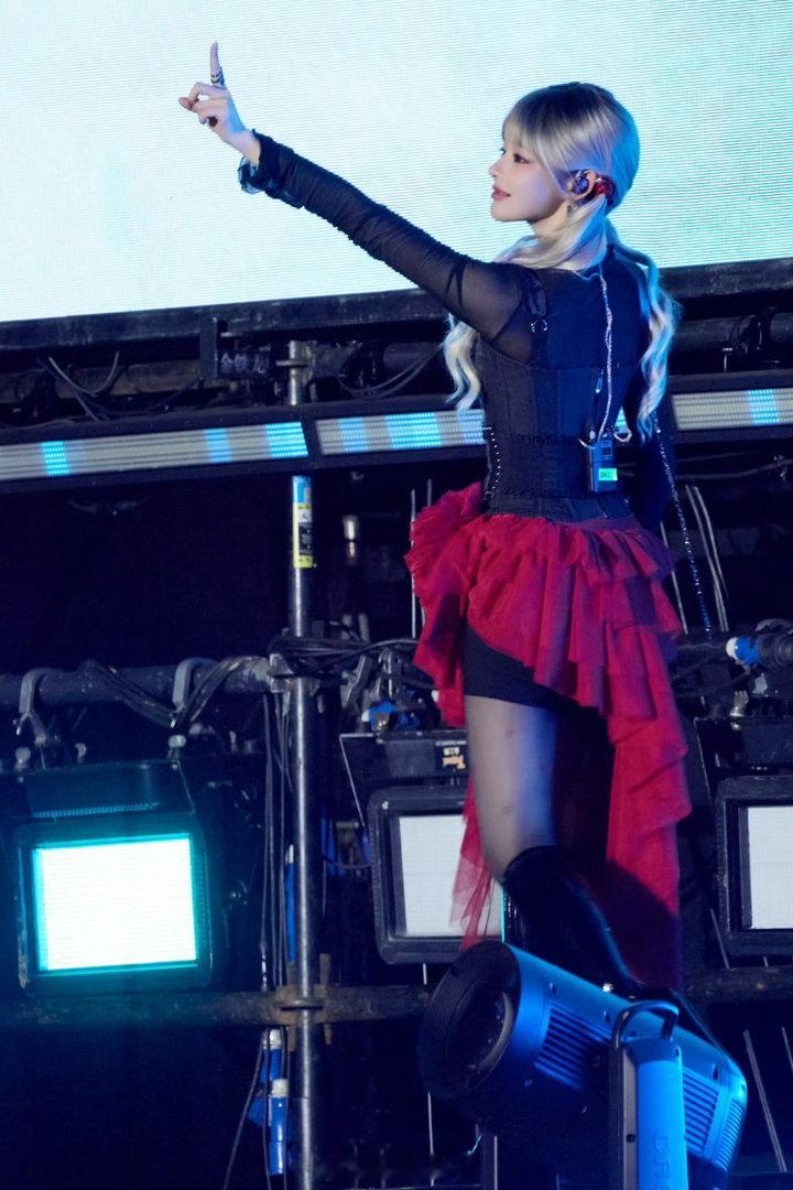 黄霄雲全开麦有效拼盘黄霄雲有效拼盘的含金量 拼盘演唱会最怕的就是唱功拉胯，但黄霄