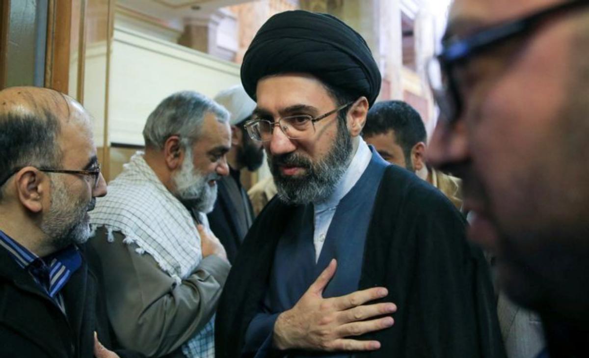 【穆吉塔巴再传新消息：受重伤但头脑敏锐】

由于鲜少露面，经常发布书面声明，伊朗