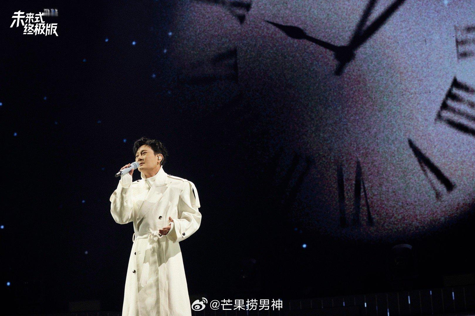 张信哲嫌男歌迷的飞吻太多   是谁还没有看过张信哲演唱会现场唱《做你的男人》这首