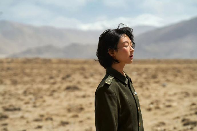 杨紫请生命树剧组人员吃披萨了杨紫请客生命树剧组披萨杨紫请生命树剧组人员吃披萨了，