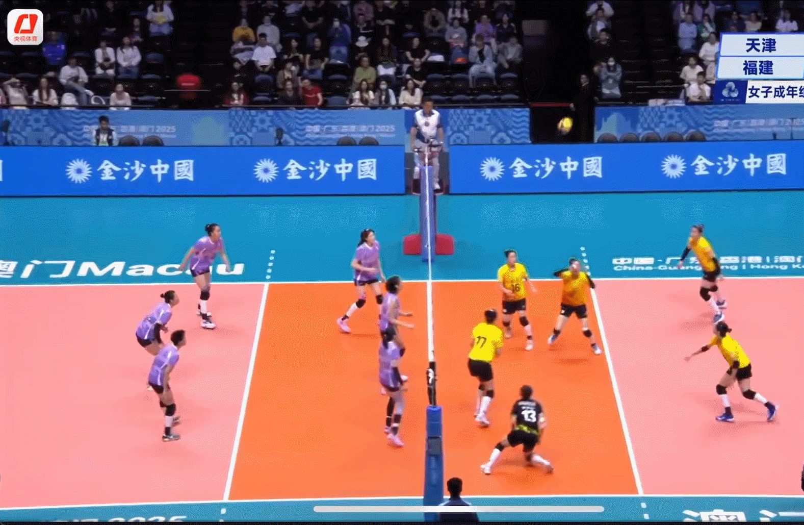 第一局：福建女排29-27天津女排 第一局打得还挺激烈，也好看。天津队中局阶段一