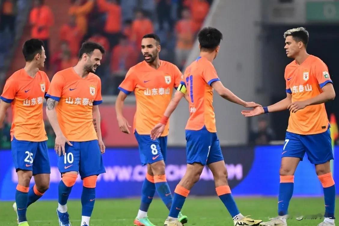 许久不见，都回来了！泰山队主场对阵沧州雄狮，郑铮、石柯将迎来复出，球迷都在质疑郑