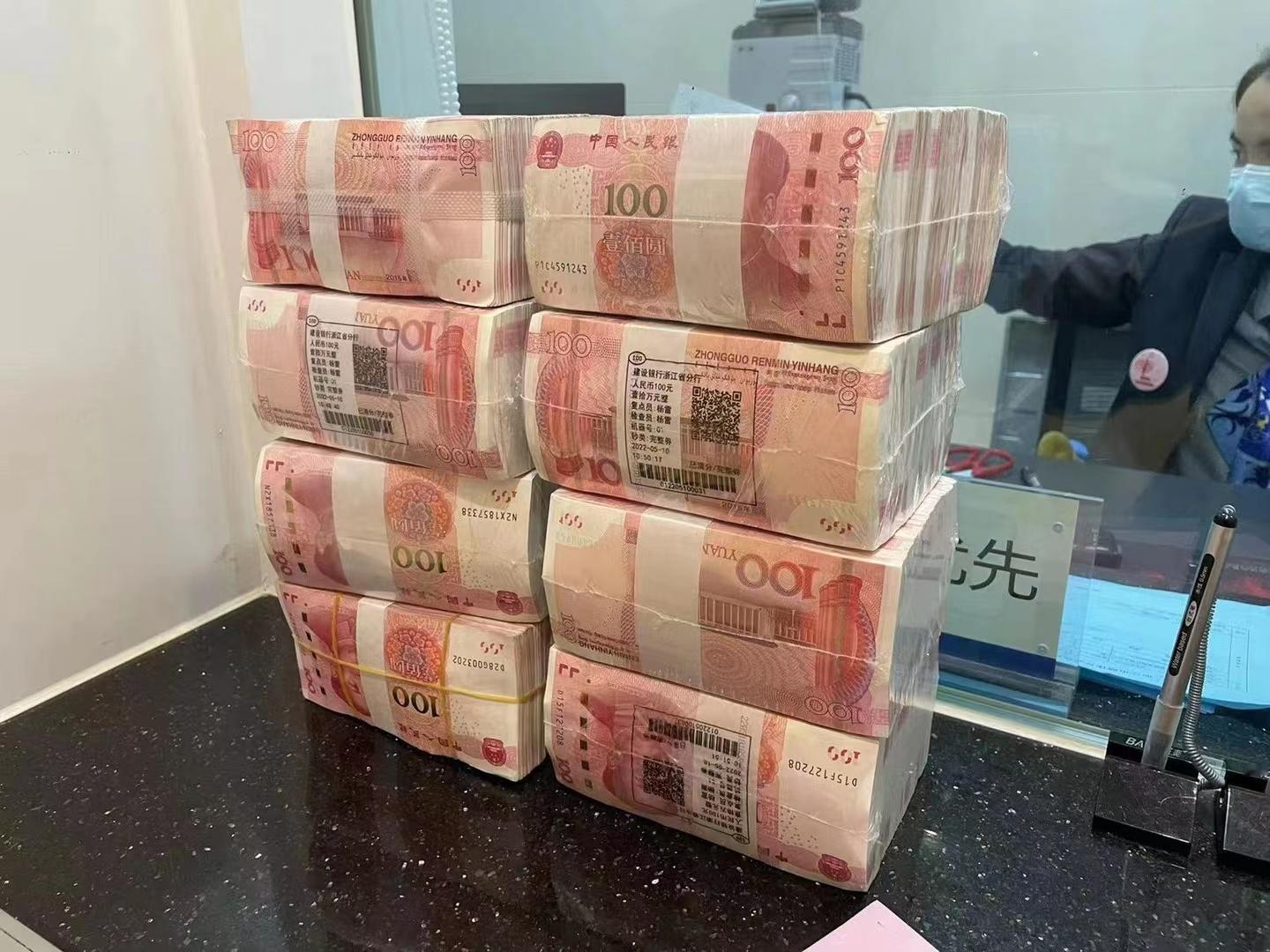 黄金 家人们大家说有必要把股市的钱来投资黄金吗？目前股票里亏了一台问界M9，年前