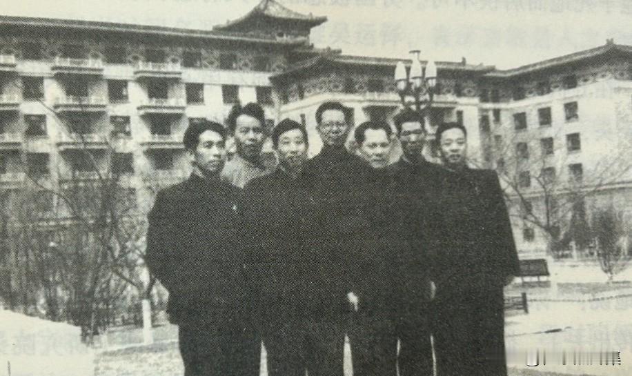 1964年3月，中国兵工学会在北京正式成立，这是中国兵器科学技术工作者组成的全国