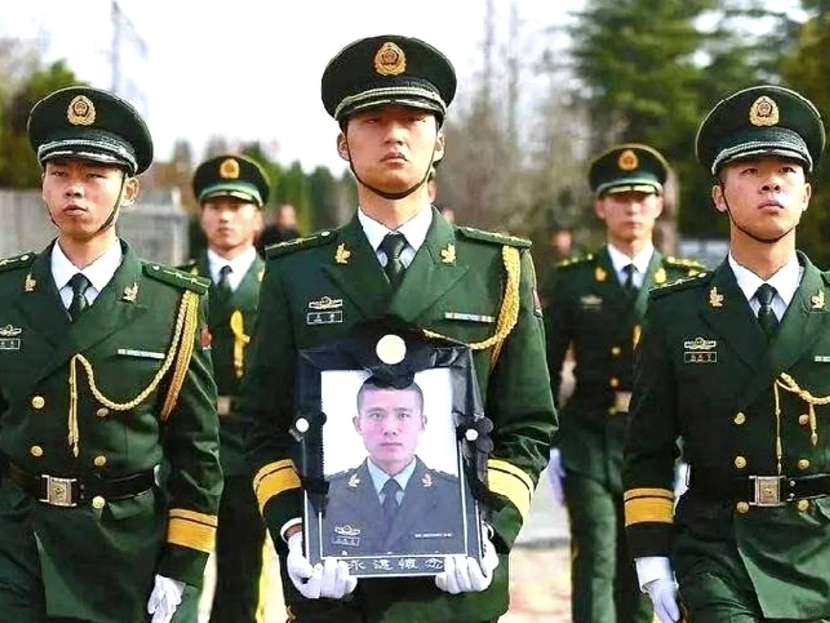 推开生死，守护战友！致敬23岁烈士王成龙！ 看到这样的故事，我想大家都会毫不犹豫