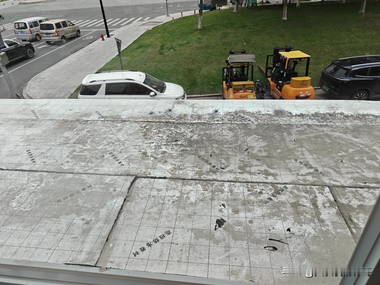 餐饮门店装修避坑！门头防水千万别做平！
 
开餐饮店的老板们，尤其是做两层楼、带