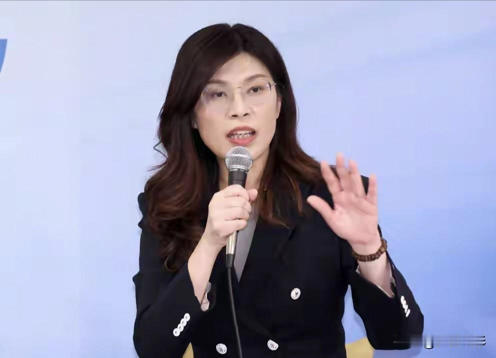 郑丽文这套“欧盟模式”的论调，看似标新立异自称务实，本质是连基本常识都不顾的政治