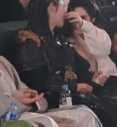孟子义帮李昀锐整理头发，老天奶你快说，我是不是磕到真的了啊啊啊啊！！ 