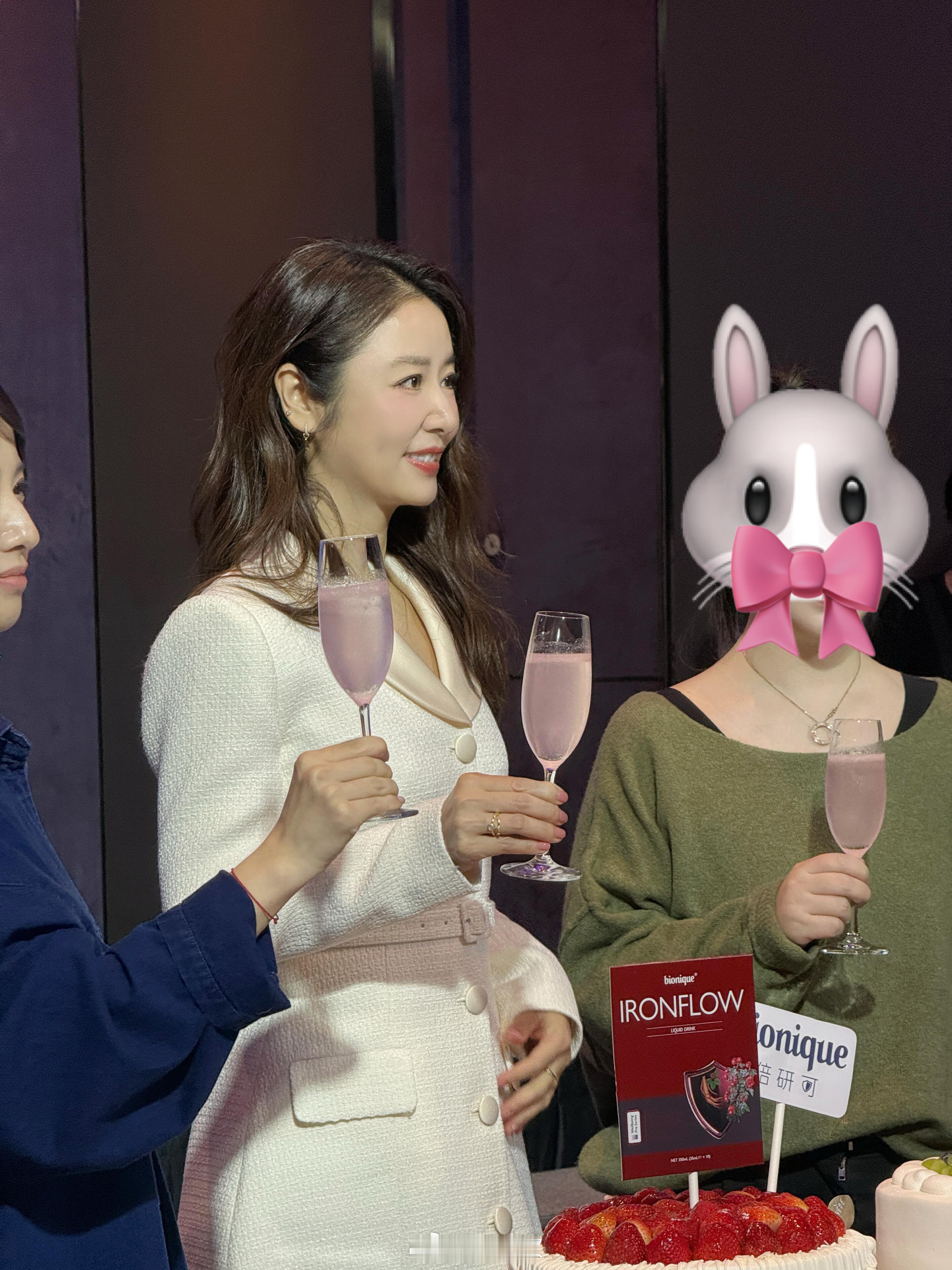 林心如[超话]  [心]林心如正能量 晚安希望所有的美好都会如约而至～ ​​​