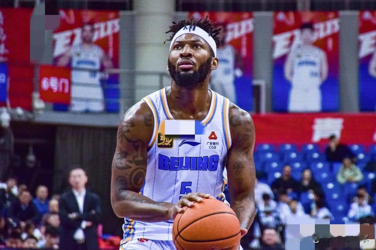 换人了，是谁呢？据媒体人消息，北京男篮已经确认了第四外援的最新人选，新外援将是一