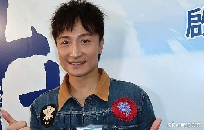 方力申回应太太怀孕传闻方力申否认太太怀孕传闻 近日，出席活动时笑着否认太太叶萱怀