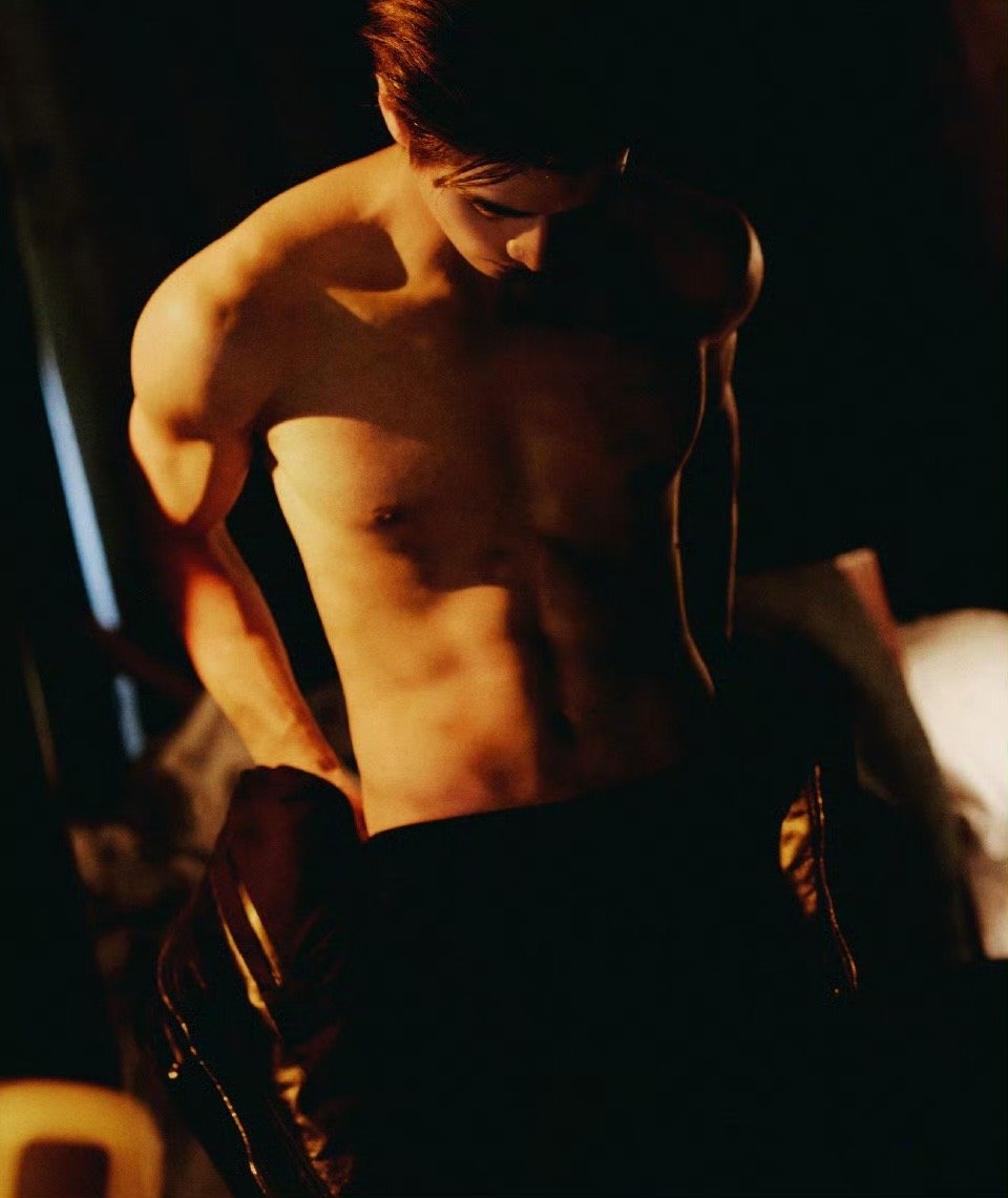 张康乐出发图 肌肉线条～嘶哈嘶哈😍 