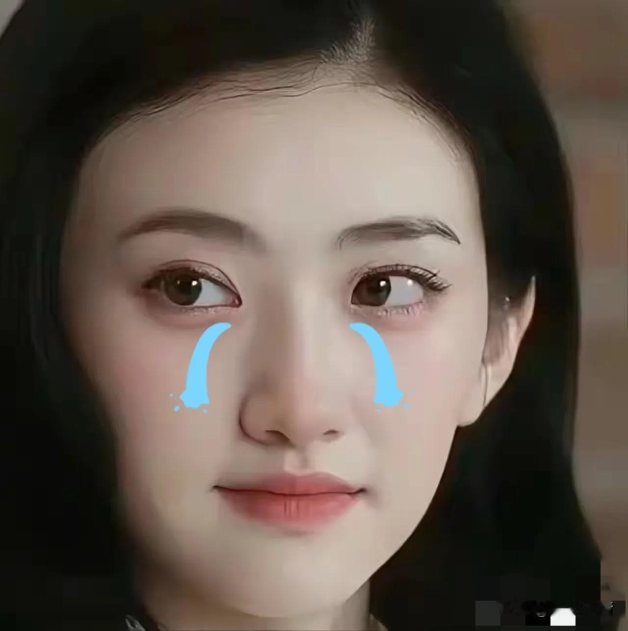 民间总说眼神能看出心性。
 
我给奶奶看了景甜的照片，她第一句话就说：找老婆就要