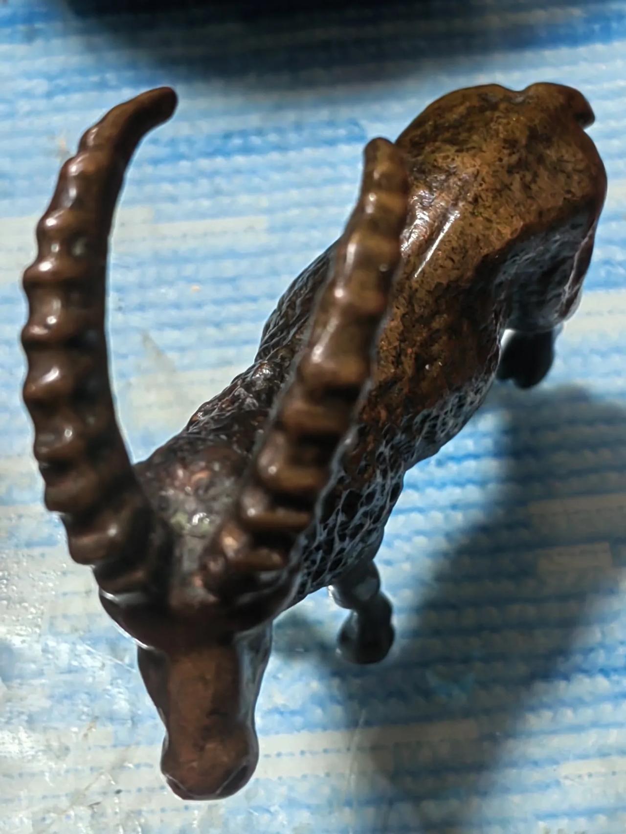 在古玩市场上听的最多的一句话！骗人的是孙子！所以说都变成了狗乖羊。