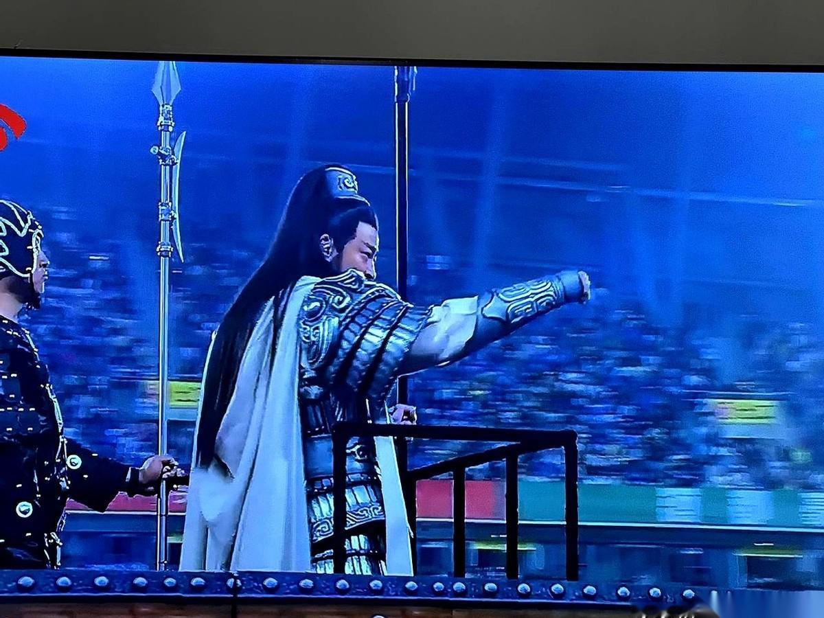 “50多岁了，想让我骑马？那不是砸项羽的招牌吗？”
这句硬邦邦的话，直接从一个男