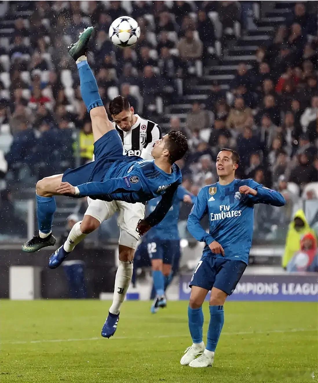 今晚晚，在美因茨的主场，一场德甲焦点战打响：主队迎战霍芬海姆。比赛伊始，双方攻势