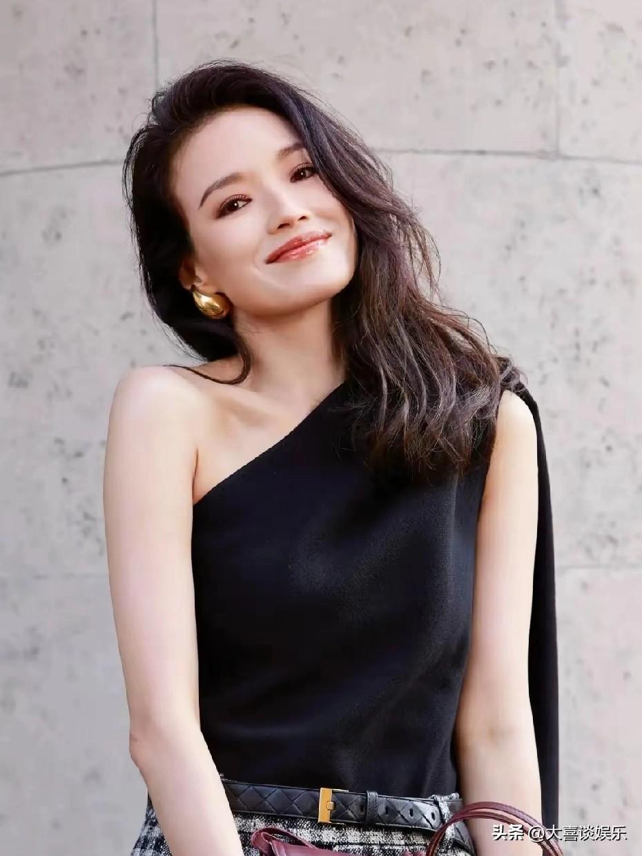 她是彭于晏都得不到的女人。

有人花100万请她吃饭，毫不犹豫就拒绝，她就是49