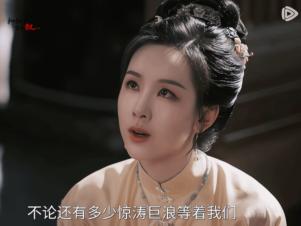 对晴格格恨不起来？剧中采用横移镜头展现古宅场景的设计，强化了角色行为背后的时代枷