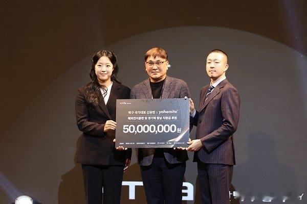 乒乓球选手申裕斌为“乒乓新苗”后辈捐赠5000万韩元（RMB23.7万元）被称为