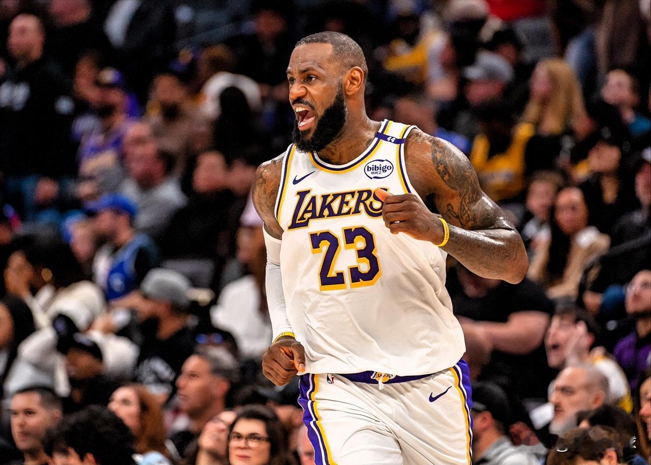 前NBA球员霍里力挺詹姆斯！

霍里近日在播客节目中谈到勒布朗是说道：“大家真的
